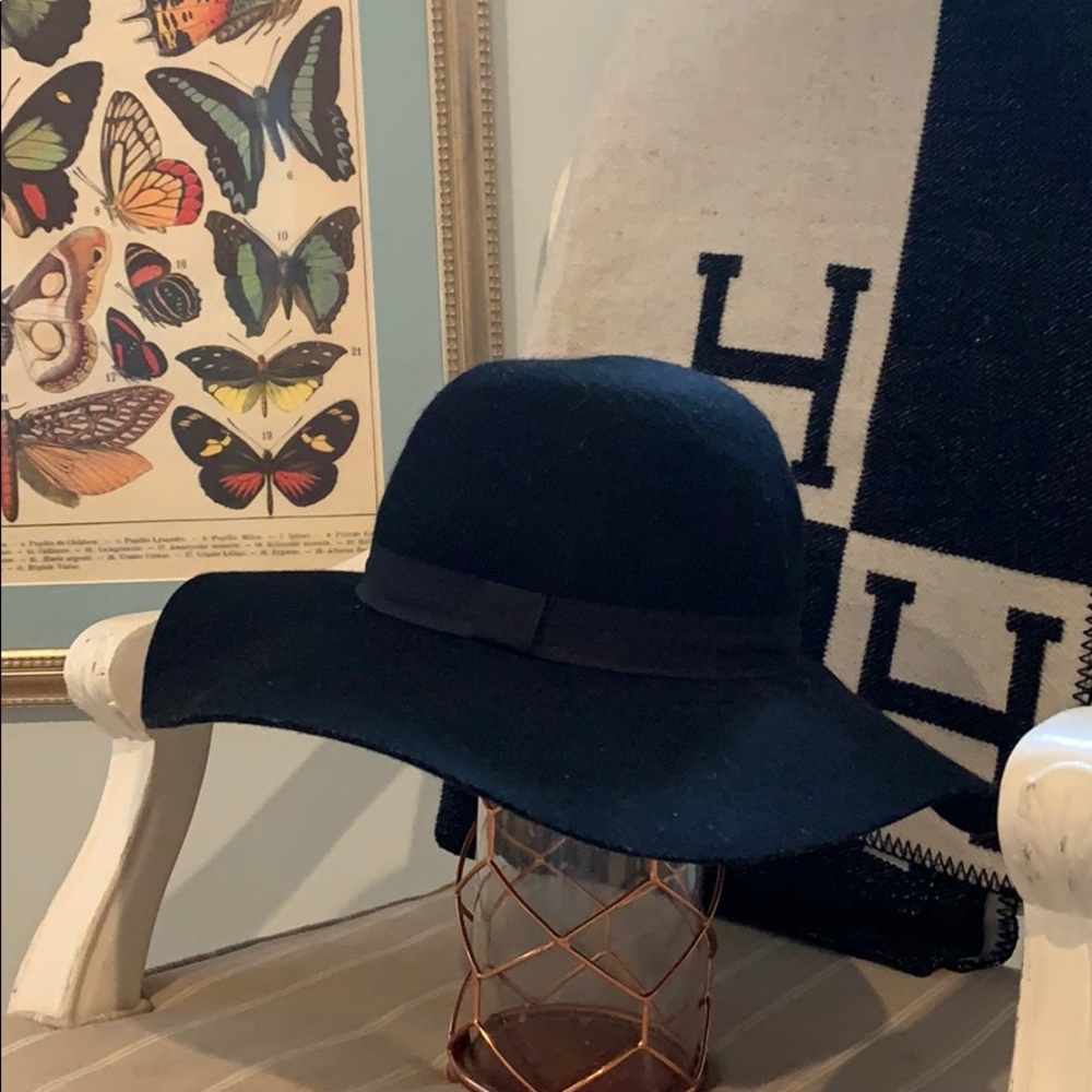 Black “Kittenish” Floppy Hat 🖤✨